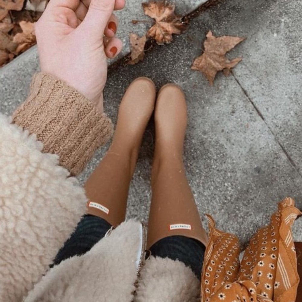 **ISO** These Hunter Refined Matte Boots - Size 8